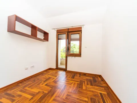 Sale, four bedroom apartment, 175m², Gorica C, Podgorica - image 10