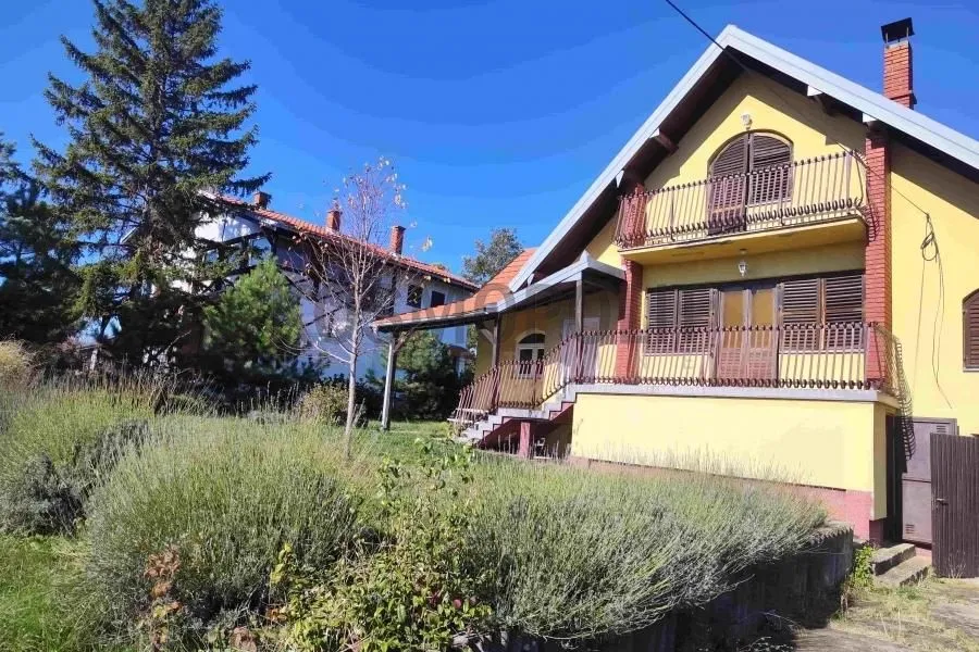 Prodaja, kuća, 220m², Voždovac Sve Podlokacije, Beograd