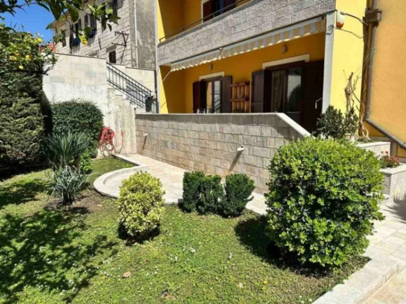 Rent, two bedroom apartment, 108m², Dobrota, Kotor