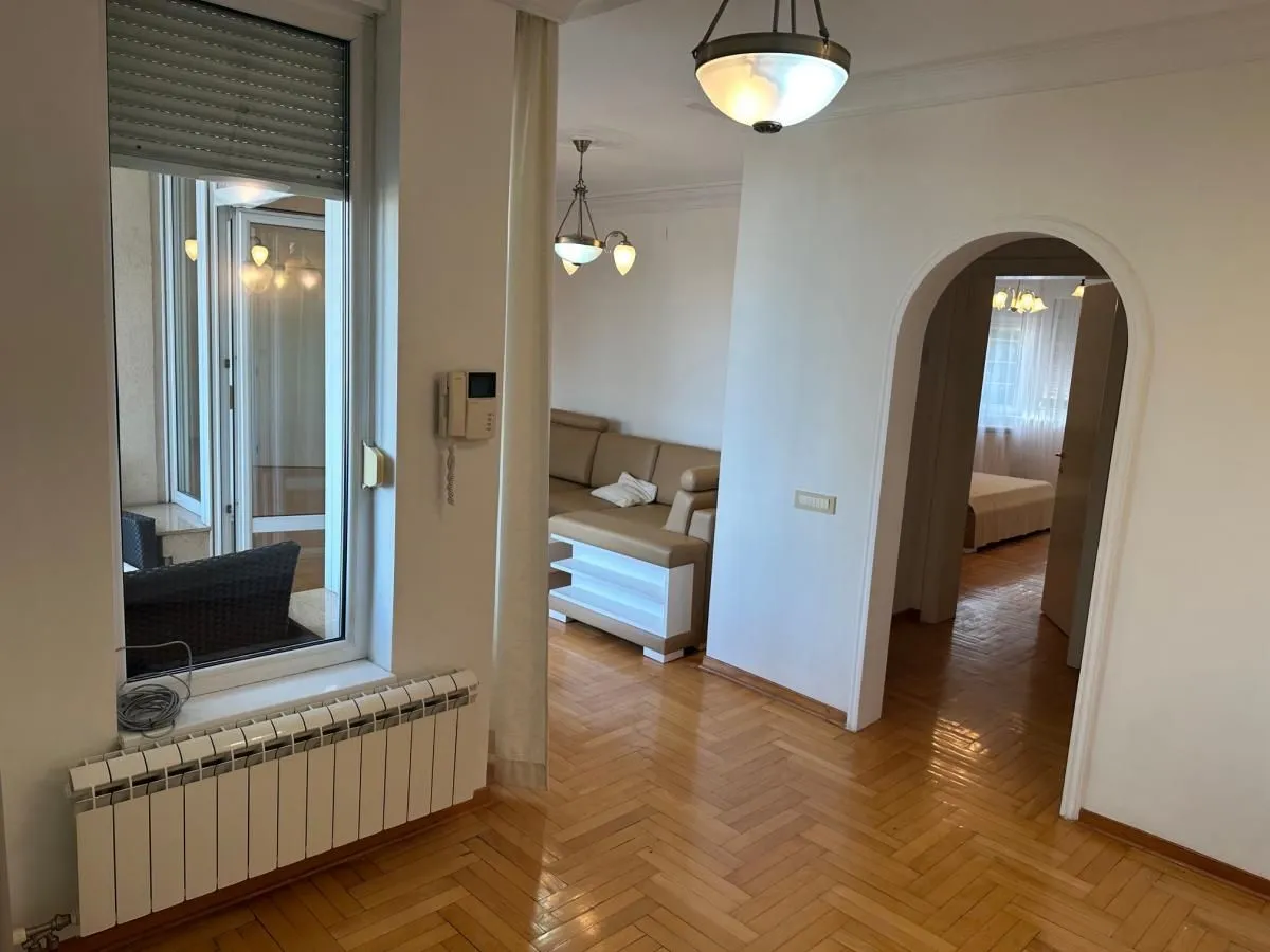 Rent, four bedroom apartment, 147m², Savski Venac, Beograd