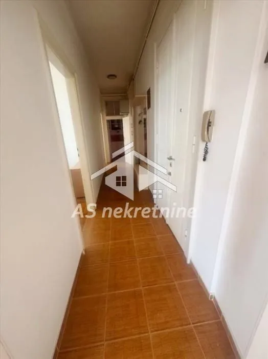Izdavanje, trosoban stan, 90m², Topličin venac, Beograd