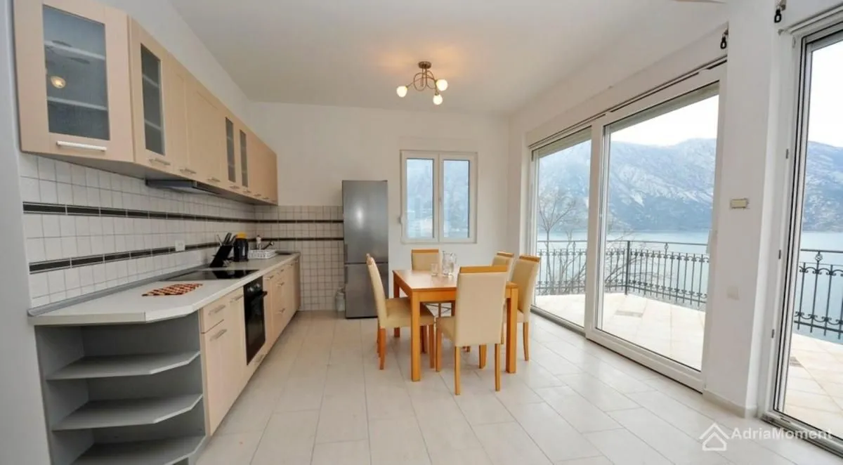 Sale, house, 424m², Kostanjica, Kotor