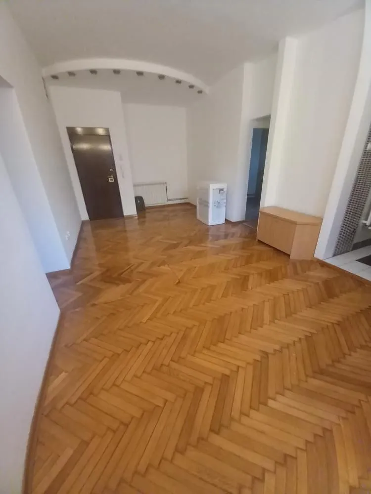 Izdavanje, trosoban stan, 65m², Stari Grad, Beograd