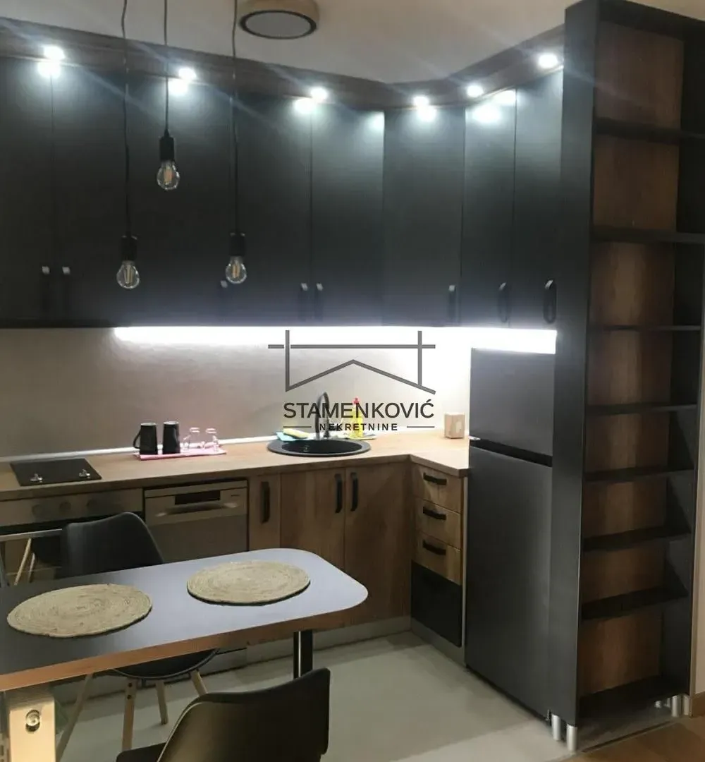 Izdavanje, jednosoban stan, 45m², Centar, Novi Sad