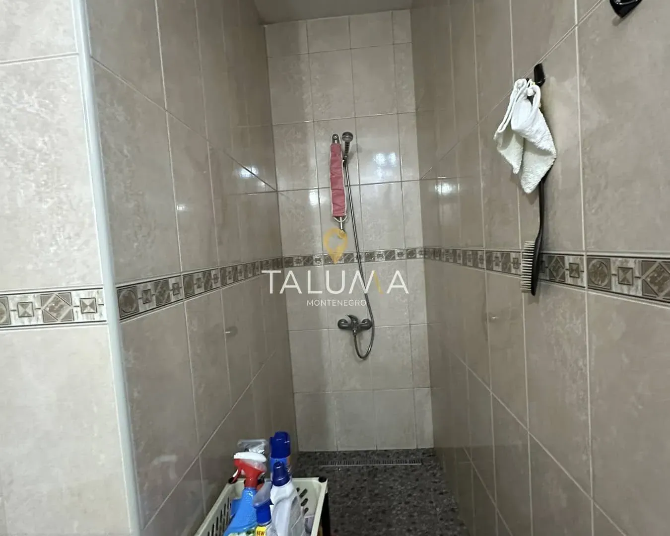 Sale, house, 146m², Stari Aerodrom, Podgorica