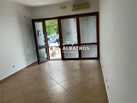 Izdavanje, poslovni prostor, 30m², Centar, Bar - image 2