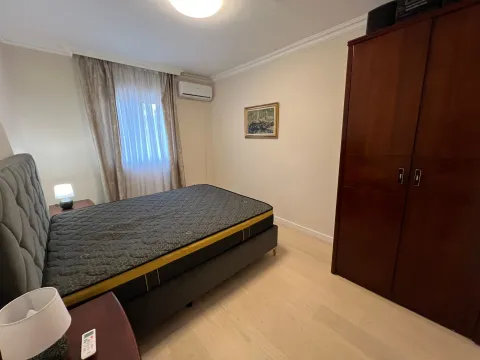 Rent, three bedroom apartment, 95m², Obala Morače, Podgorica - image 9