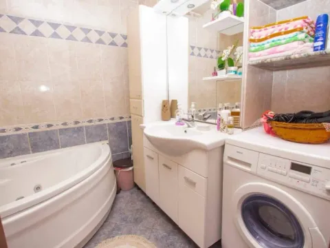 Prodaja, dvosoban stan, 60m², Centar, Bar - image 3