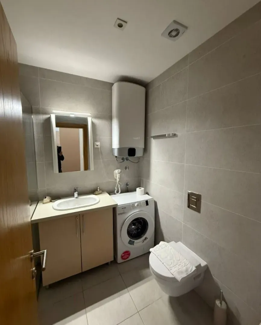 Izdavanje, jednosoban stan, 61m², Budva, Crna Gora
