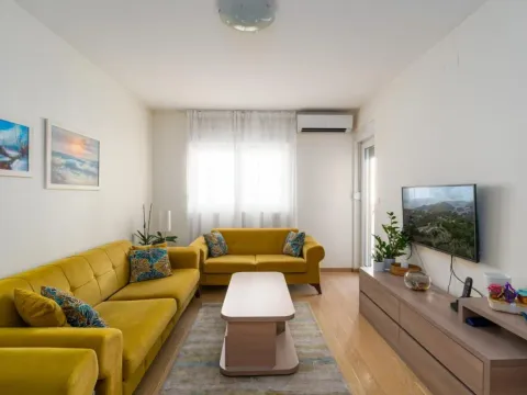 Sale, two bedroom apartment, 72m², City Kvart, Podgorica - image 1