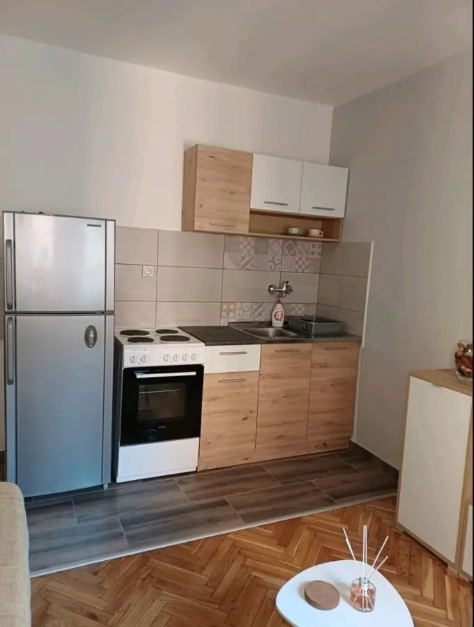 Izdavanje, garsonjera, 18m², Socijalno, Novi Sad Sve Podlokacije