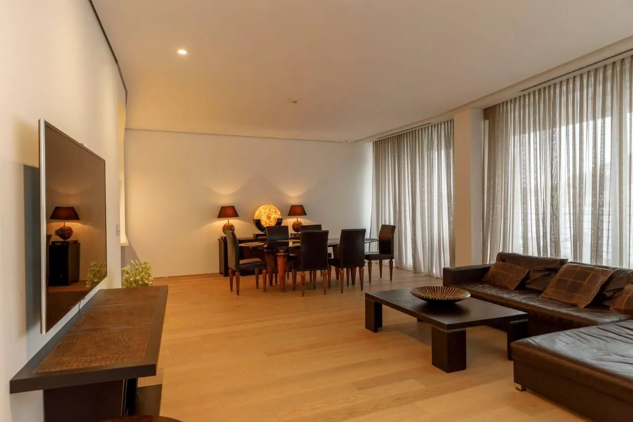Izdavanje, dvosoban stan, 178m², Dukley Gardens, Budva