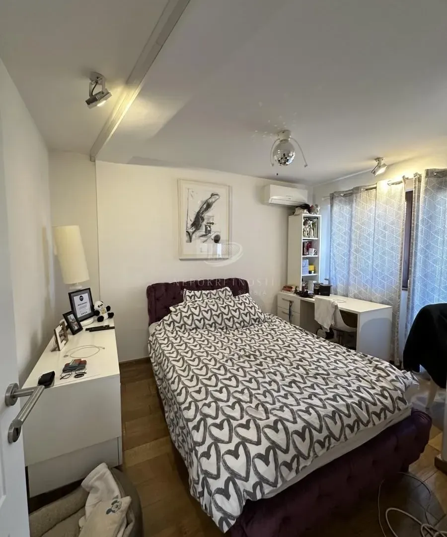 Sale, house, 300m², Lekino Brdo, Voždovac Sve Podlokacije
