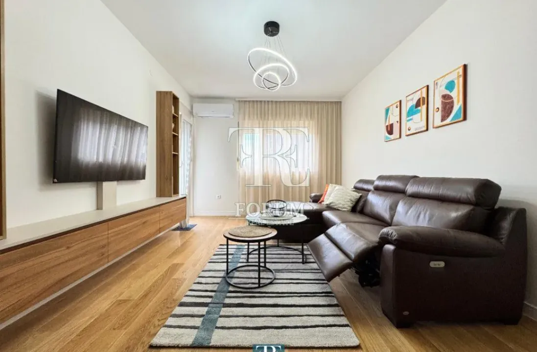 Izdavanje, jednosoban stan, 49m², Central Point, Podgorica