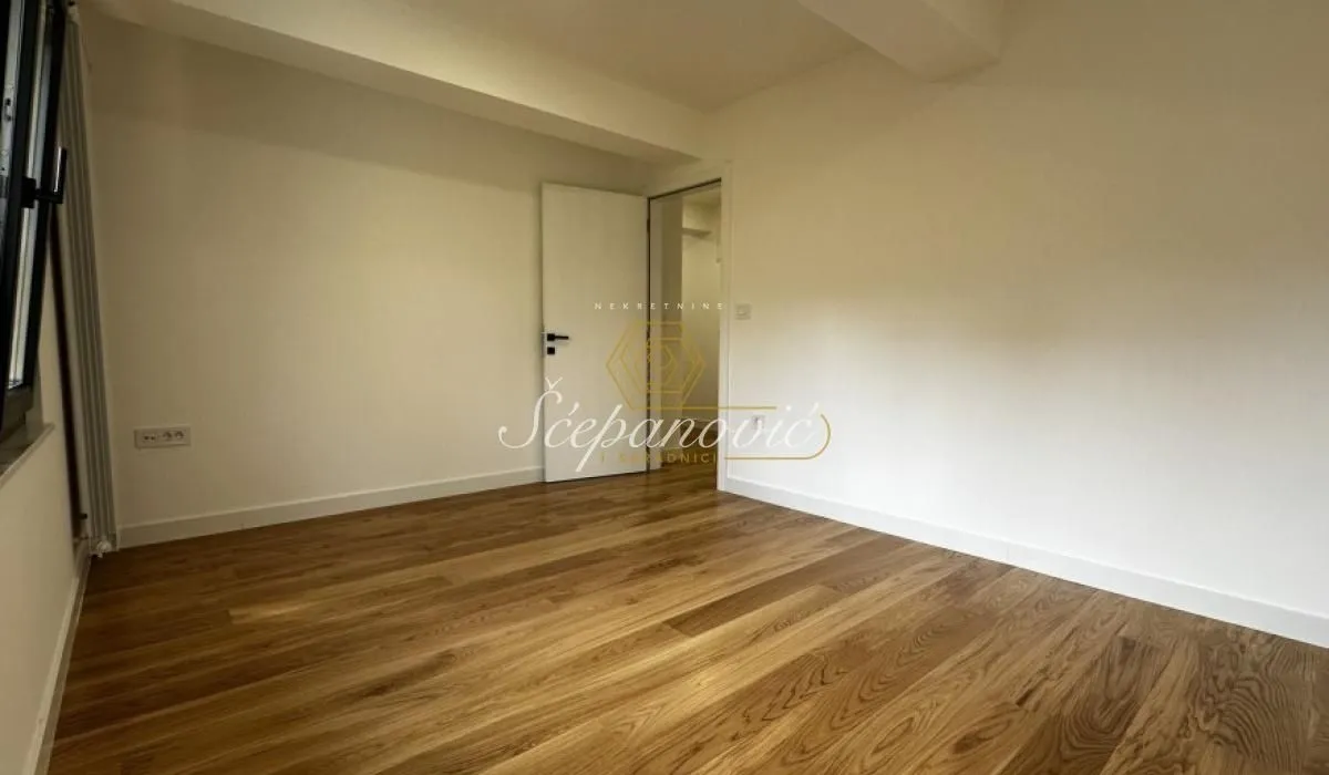 Prodaja, četvorosoban stan, 110m², Centar, Novi Sad