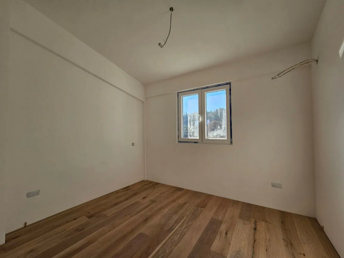 Prodaja, četvorosoban stan, 143m², Momišići, Podgorica