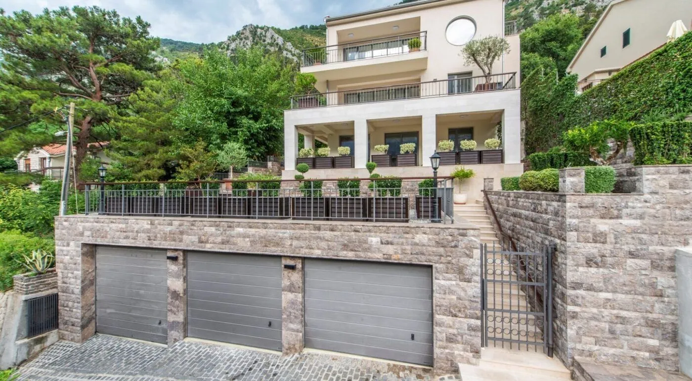 Prodaja, dvosoban stan, 160m², Prčanj, Kotor