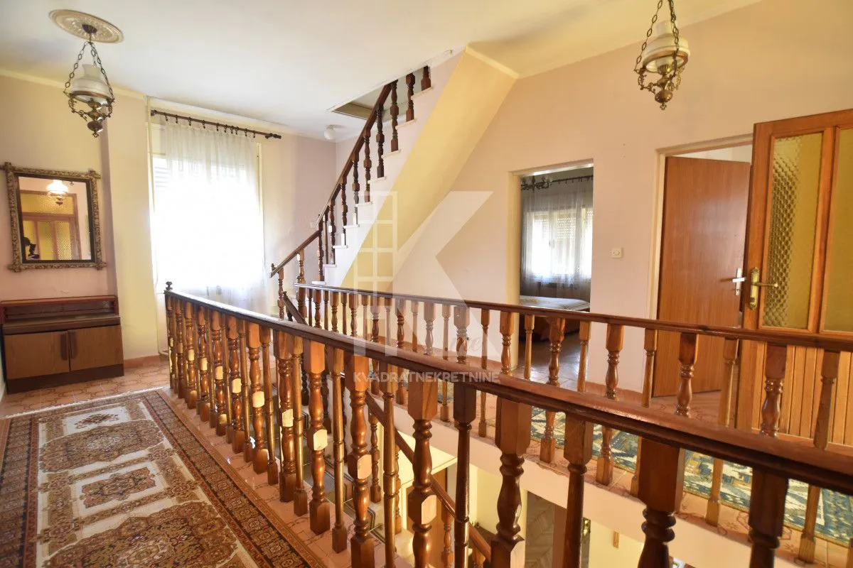 Sale, house, 240m², Dahna, Podgorica
