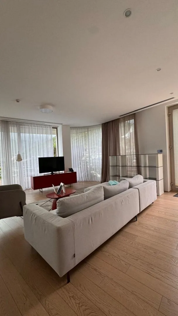 Izdavanje, stan, 158m², Budva, Crna Gora