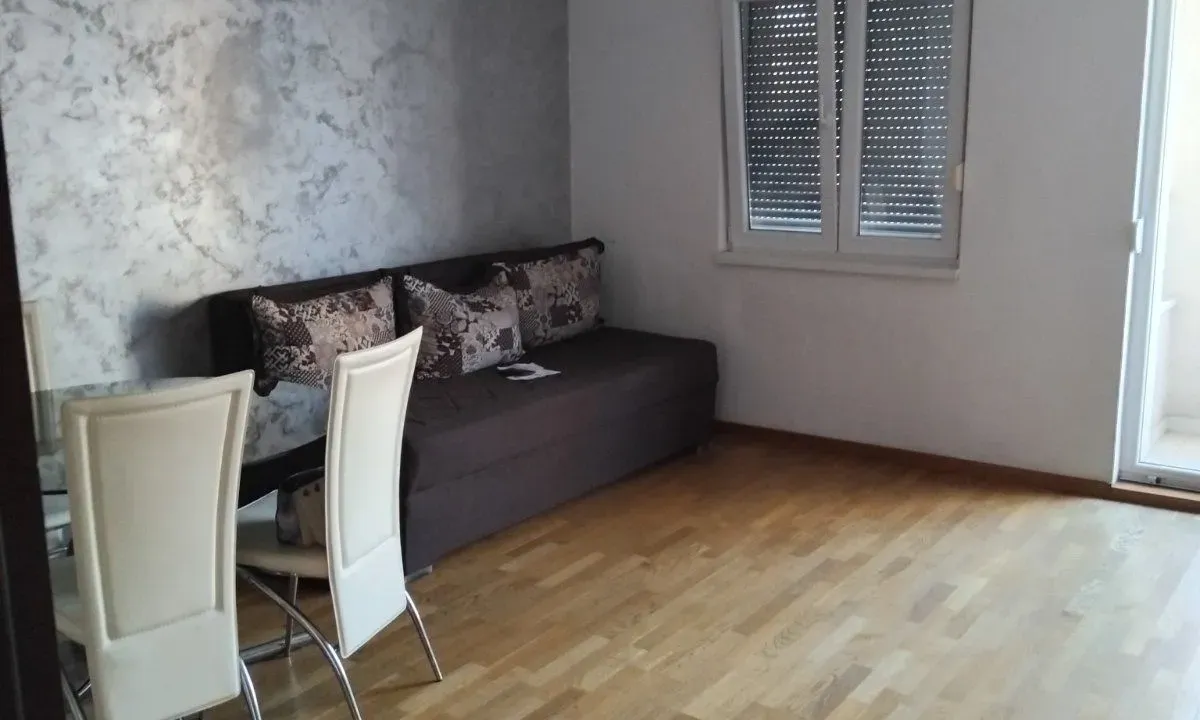 Izdavanje, jednosoban stan, 50m², City Kvart, Podgorica