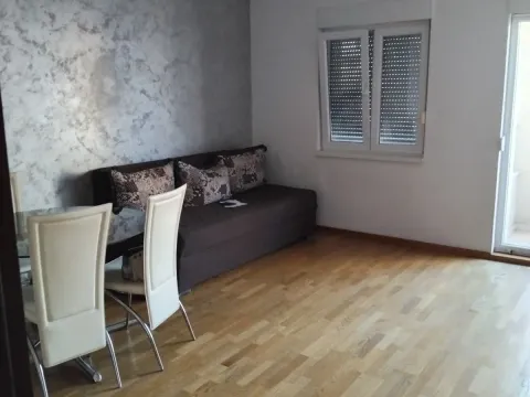 Rent, one bedroom apartment, 50m², City Kvart, Podgorica - image 1