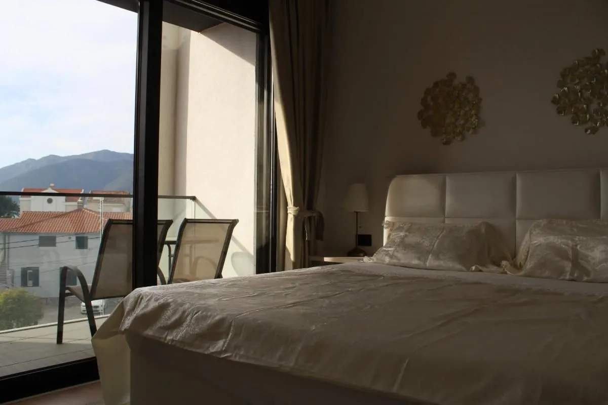 Prodaja, jednosoban stan, 50m², Tivat, Crna Gora