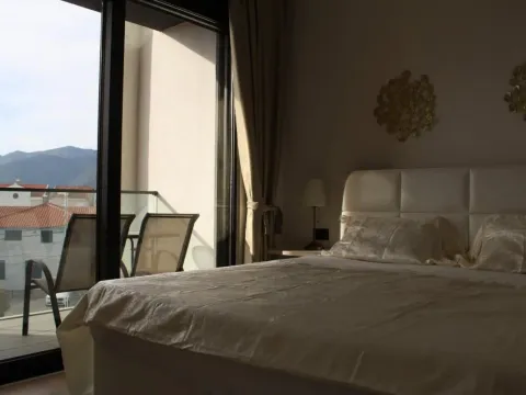 Sale, one bedroom apartment, 50m², Tivat, Crna Gora - image 21