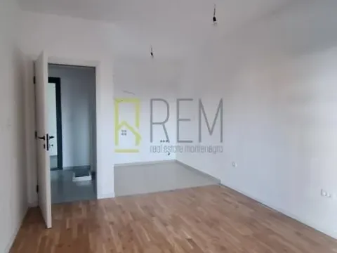 Prodaja, jednosoban stan, 44m², Stari Aerodrom, Podgorica - image 3