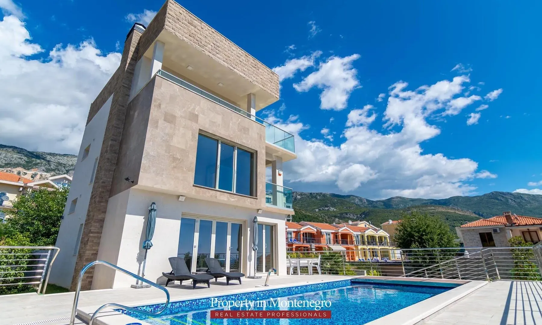 Sale, house, 400m², Bečići, Budva