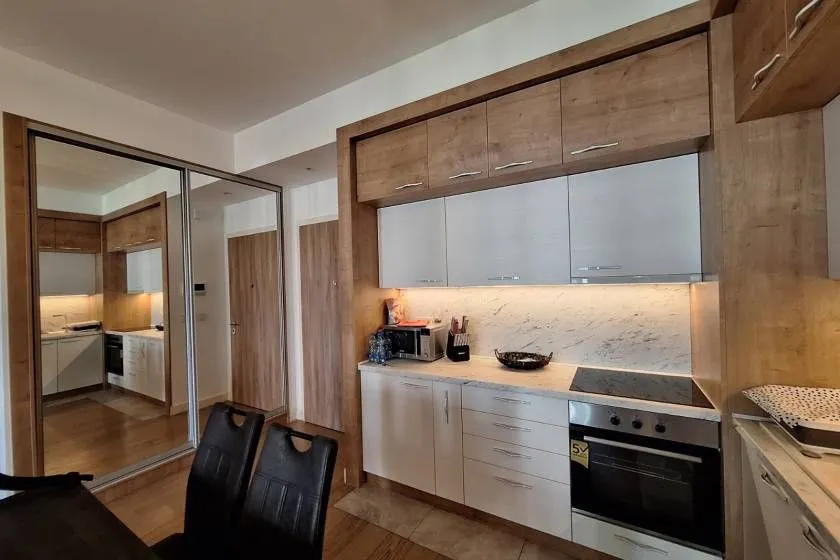 Izdavanje, trosoban stan, 78m², Beograd Na Vodi, Beograd