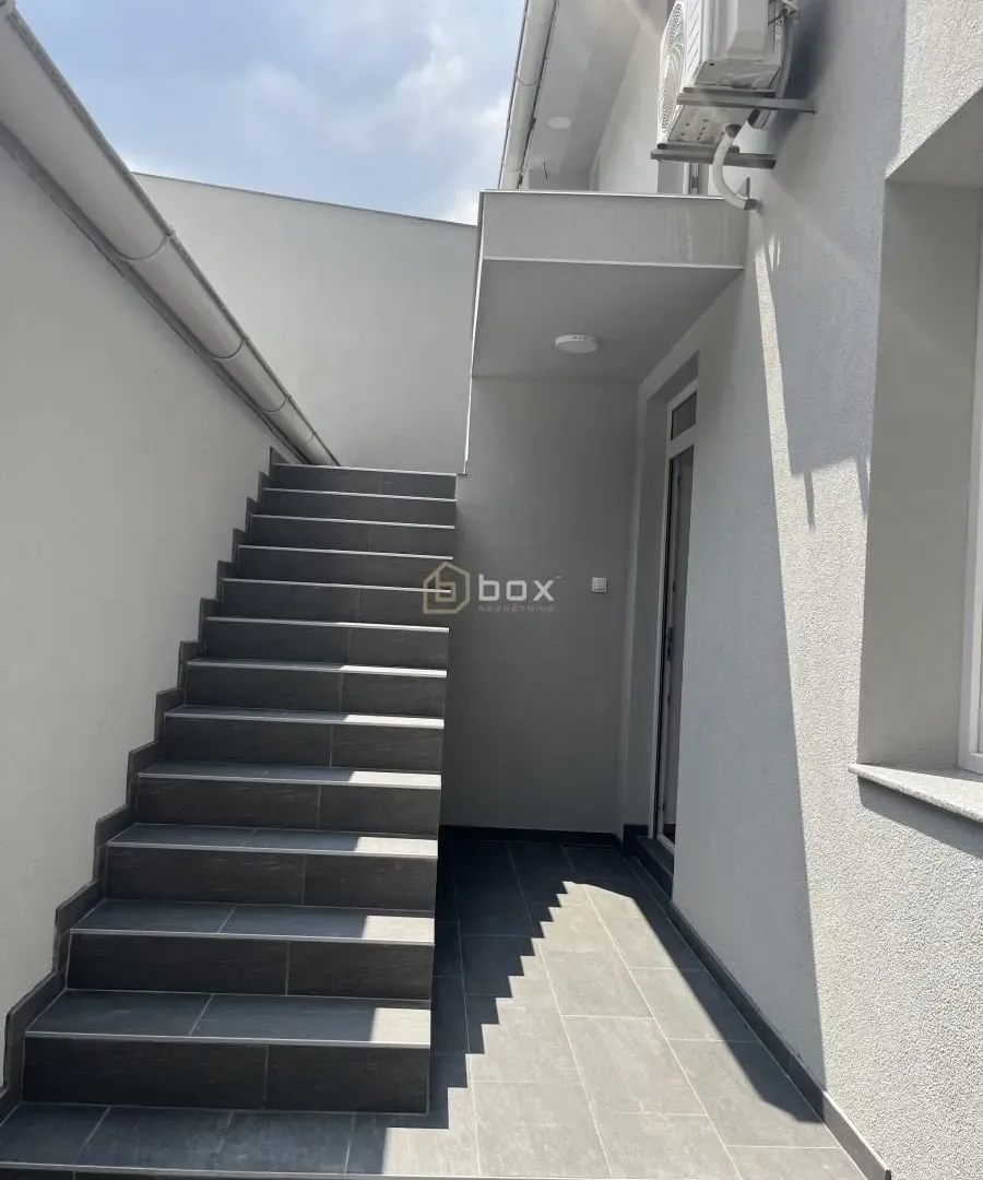 Rent, office space, 70m², Medijana, Niš
