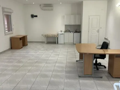 Izdavanje, poslovni prostor, 61m², Pivara, Kragujevac - image 5