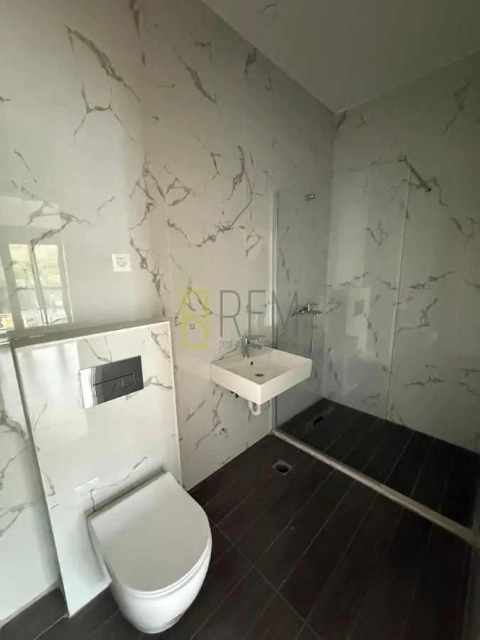 Prodaja, trosoban stan, 90m², Zagorič, Podgorica
