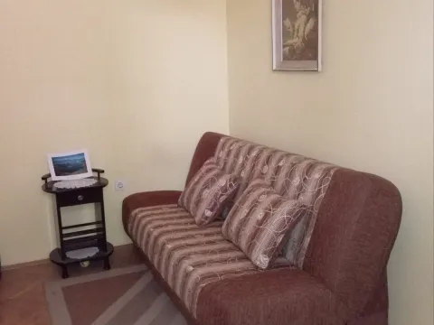 Izdavanje, dvosoban stan, 75m², Gintaš, Podgorica - image 9