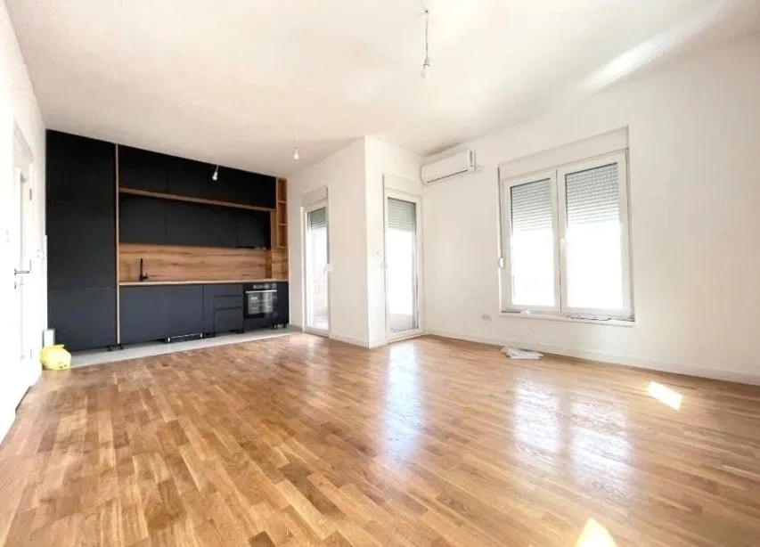 Izdavanje, dvosoban stan, 68m², Zabjelo, Podgorica