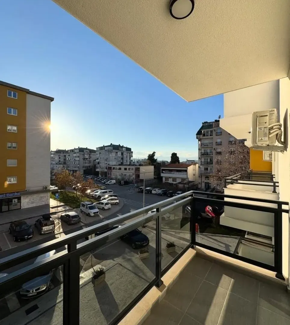 Izdavanje, jednosoban stan, 46m², Pobrežje, Podgorica