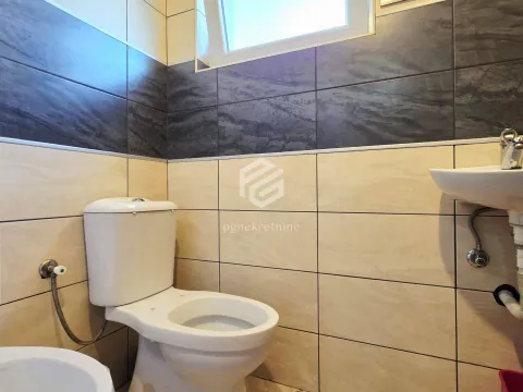 Izdavanje, kuća, 250m², Tuzi, Podgorica - image 19