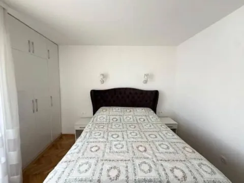 Izdavanje, dvosoban stan, 100m², Centar, Bar - image 2