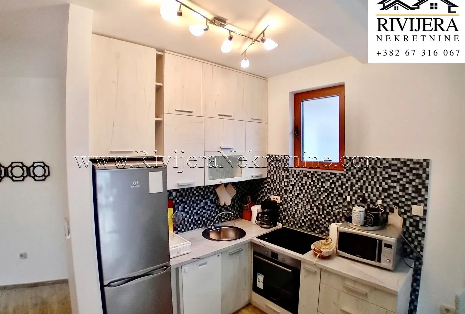 Prodaja, dvosoban stan, 72m², Dobrota, Kotor