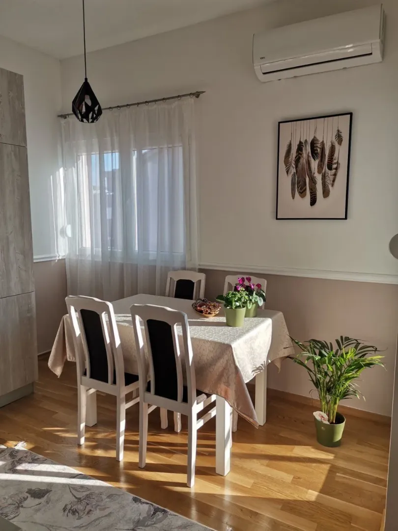 Izdavanje, dvosoban stan, 50m², Blok 9, Podgorica