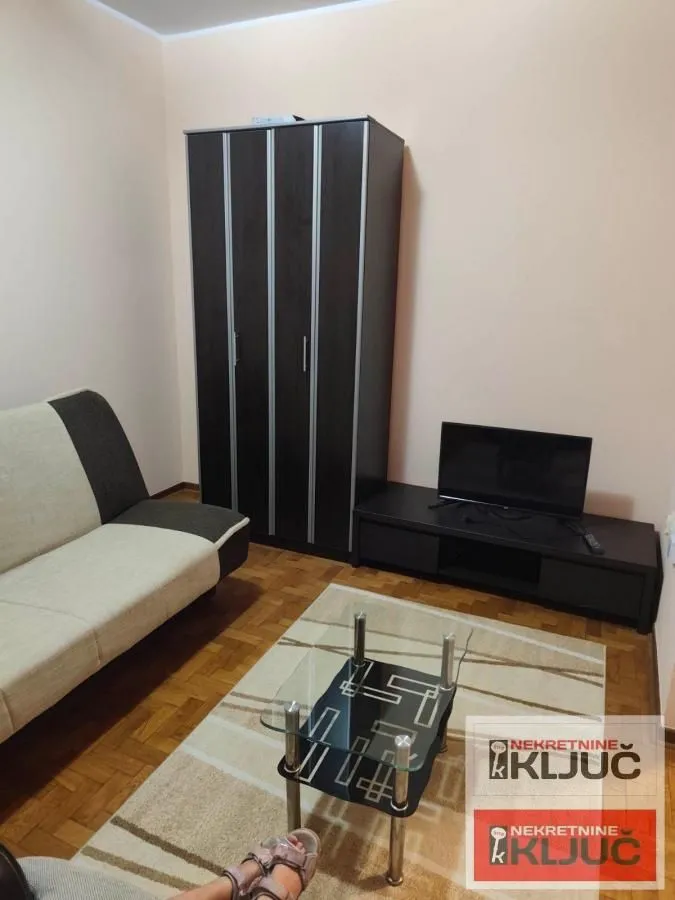 Izdavanje, garsonjera, 25m², Socijalno, Novi Sad Sve Podlokacije
