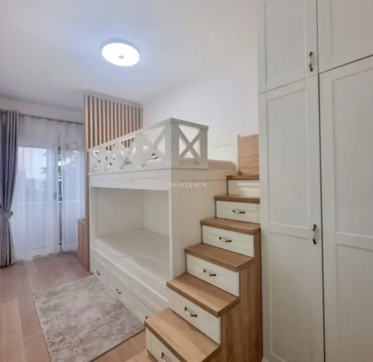 Rent, three bedroom apartment, 90m², Bečići, Budva