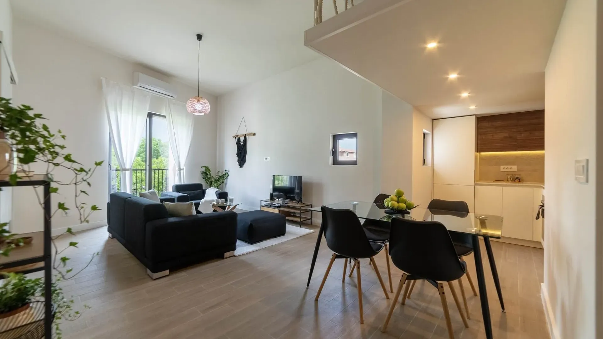 Prodaja, trosoban stan, 94m², Dumidran, Tivat
