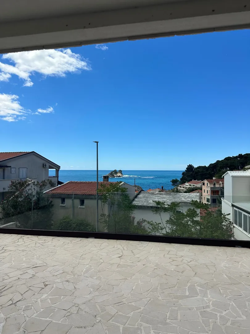 Rent, three bedroom apartment, 127m², Petrovac, Budva