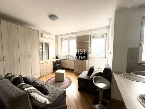 Izdavanje, stan, 30m², Palata Pravde, Beograd - image 1