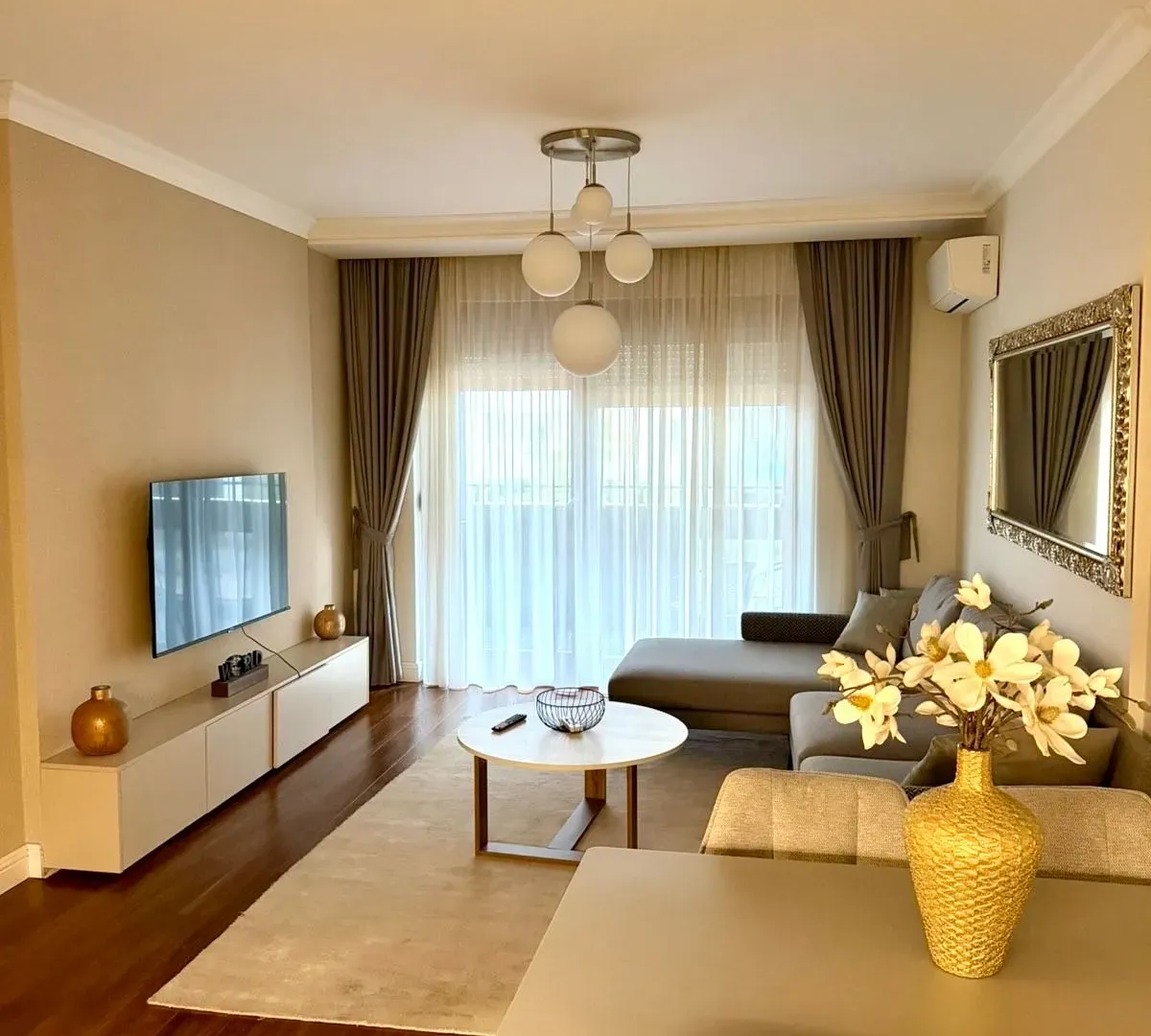 Izdavanje, jednosoban stan, 52m², Master Kvart, Podgorica