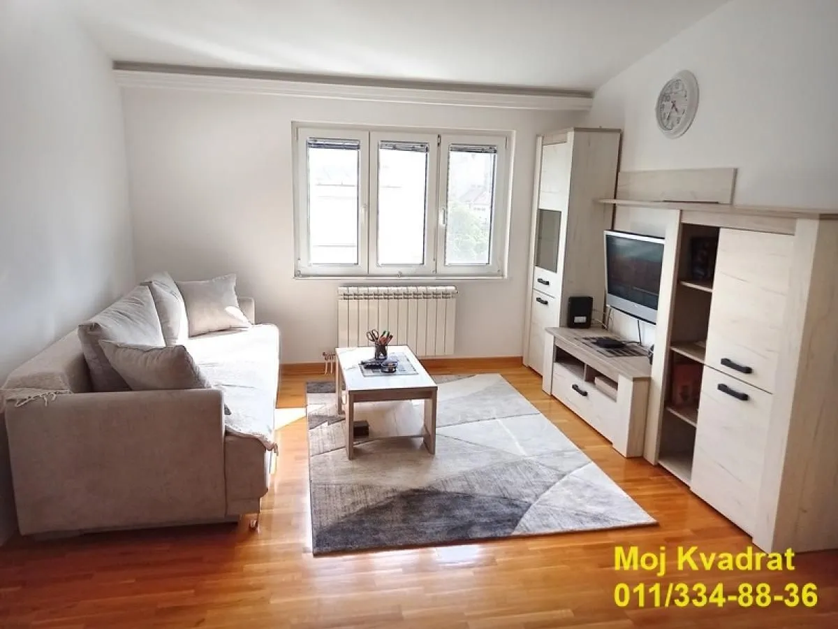 Izdavanje, trosoban stan, 55m², Stari Grad, Beograd