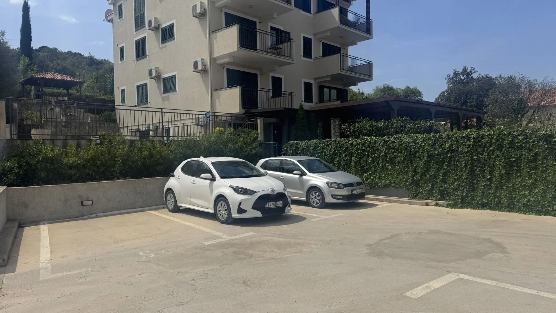 Prodaja, trosoban stan, 100m², Obala Đuraševića, Tivat