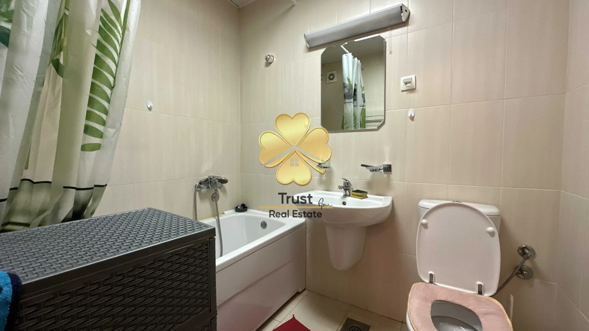Izdavanje, trosoban stan, 100m², Blok 9, Podgorica