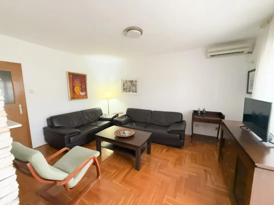 Izdavanje, dvosoban stan, 76m², Stari Aerodrom, Podgorica